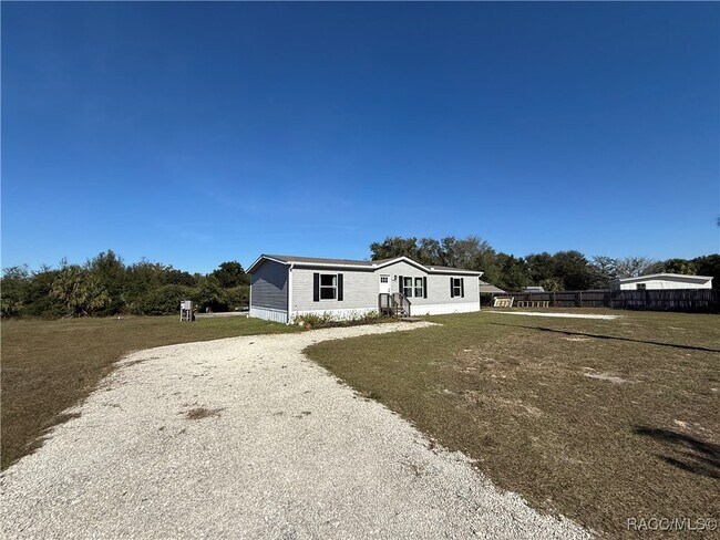 Building Photo - 5469 W Grovepark Rd