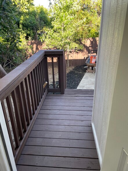 Front Deck - 3806 Linda Vista Dr