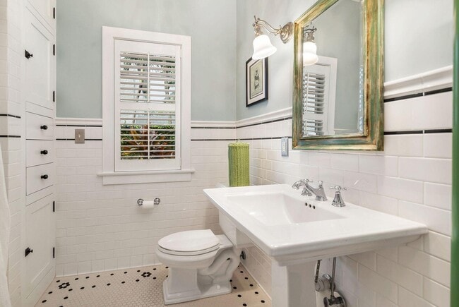 Building Photo - 710 Claremore Dr