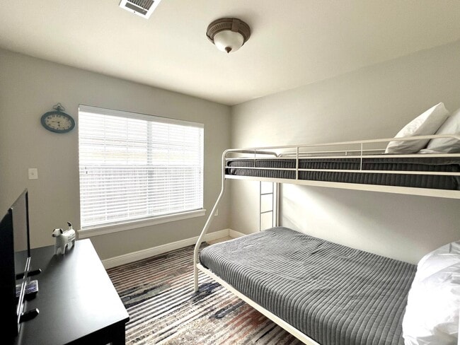 Building Photo - 30 Bay Walk Ct