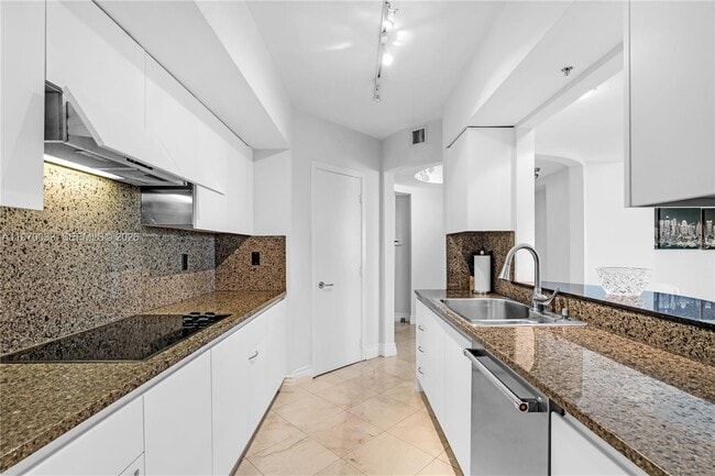 Building Photo - 1500 Ocean Dr