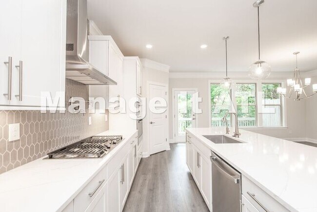 Building Photo - Brand new townhome in Chamblee