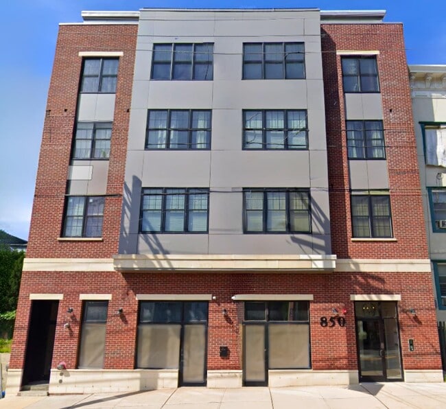 Building Photo - 850 Newark Ave