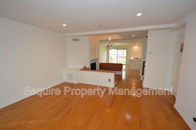 Building Photo - 2847 Harbor Blvd