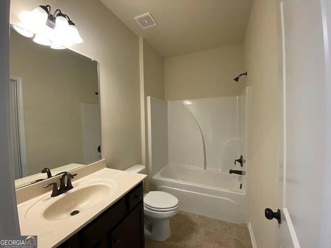 Building Photo - 5595 Mirror Lake Dr