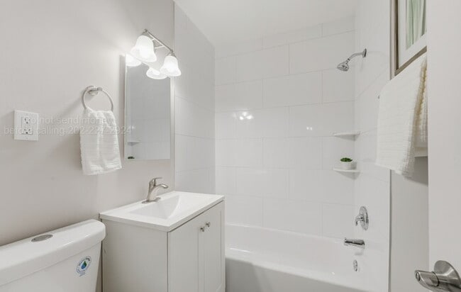 Building Photo - 3829 Hamilton St