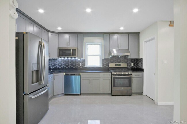 Building Photo - 22 Firth St