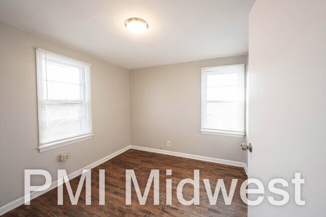 Building Photo - 1319 N Alton Ave