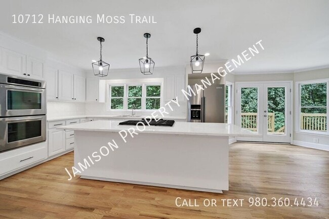Building Photo - 10712 Hanging Moss Trail