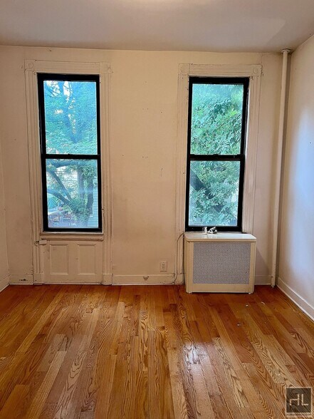 Building Photo - 2 BR 2 BA in Prime Bushwick
