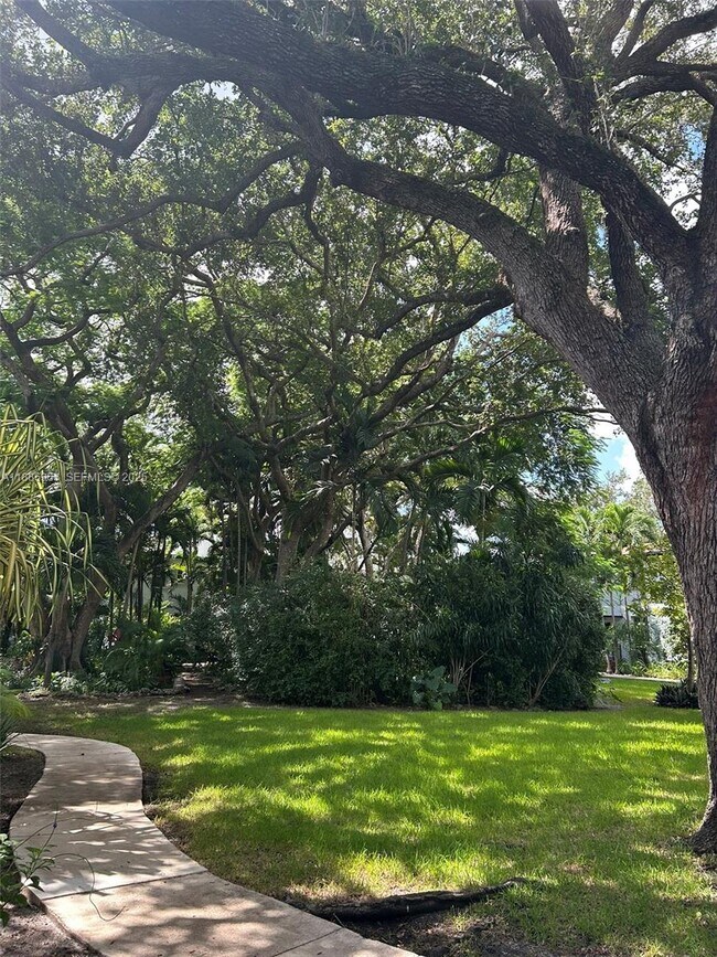 Building Photo - 7865 SW 57th Ave