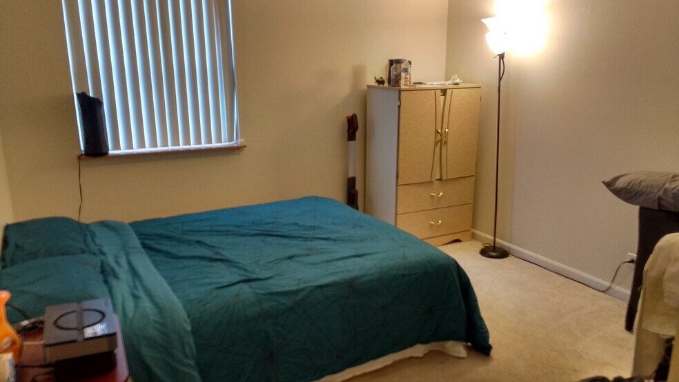 Building Photo - 116 Gant Cir