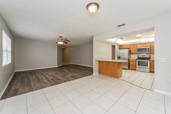 Building Photo - 411 Greenfield Rd