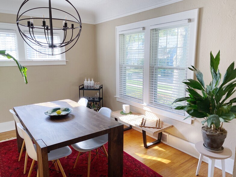 Building Photo - 1312 N Maple Ave