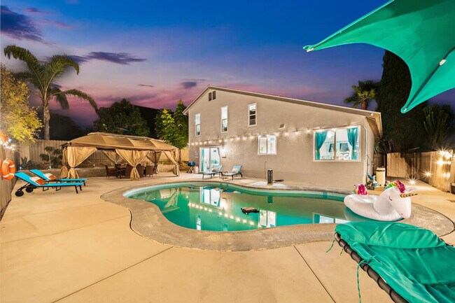 Building Photo - 13737 Via Tres Vistas