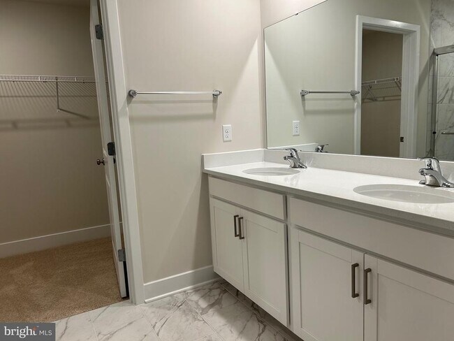 Building Photo - 140 Wappinger Ter