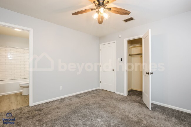 Building Photo - Cozy & gorgeous 3 bedroom / 2 full bath wi...