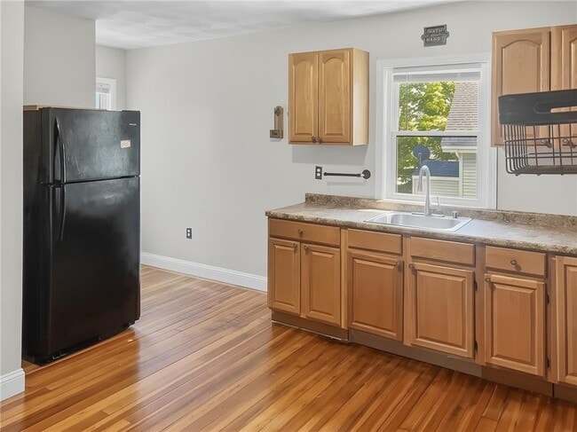 Building Photo - 358 Weeden St