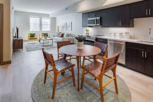 Primary Photo - 920 Bayswater Ave