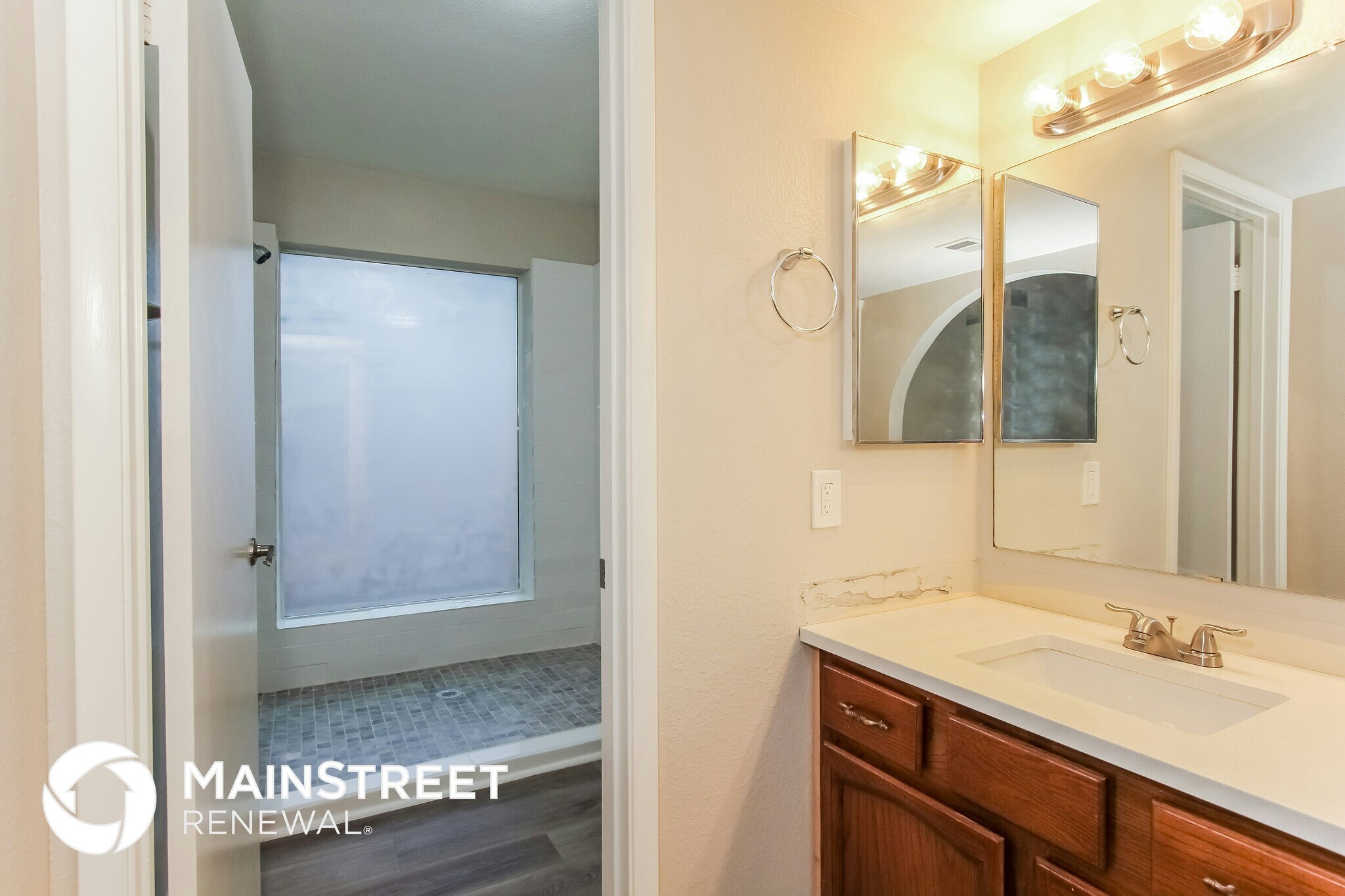 Building Photo - 2414 W Redfield Rd