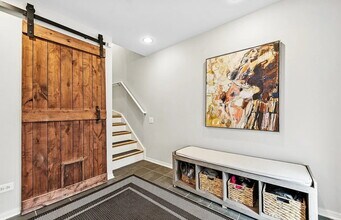 Building Photo - Comfortable Living in a Desirable Area