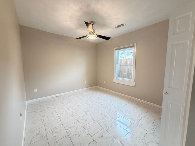 Building Photo - Marvelous 3 Bedroom and 2 Full Bath House!