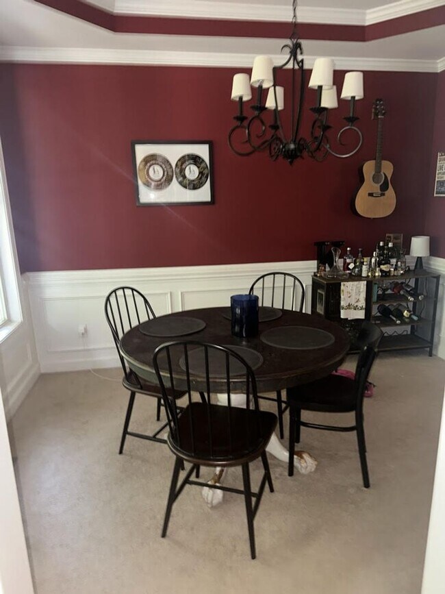 Building Photo - Charming 2 Single Family Home. 4 bedroom 2...