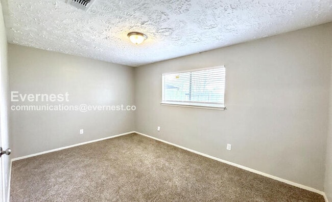 Building Photo - 20021 Cottonglade Ln