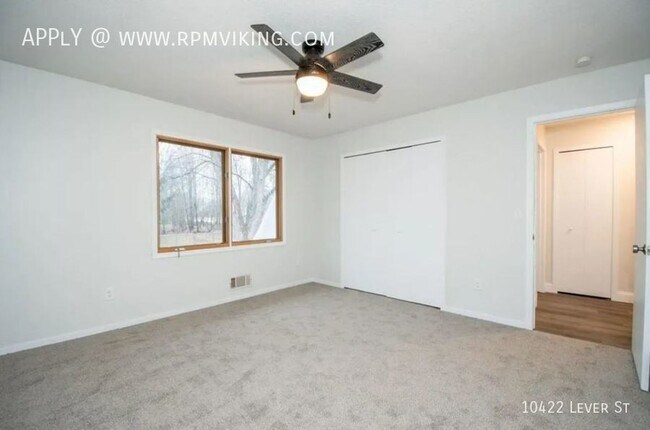 Building Photo - 3br 2ba 1cg ~ Security Deposit Free Altern...
