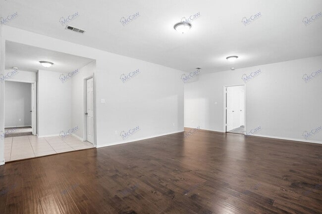 Building Photo - 508 W Lone Star Ave