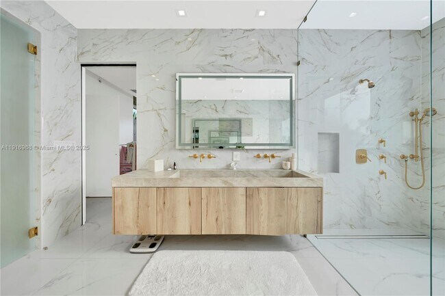 Building Photo - 34 SW 26th Rd