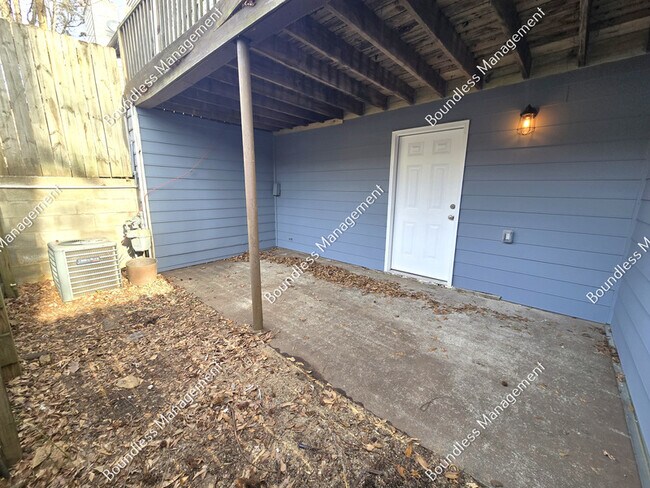 Building Photo - 1036 Thornwoode Ln