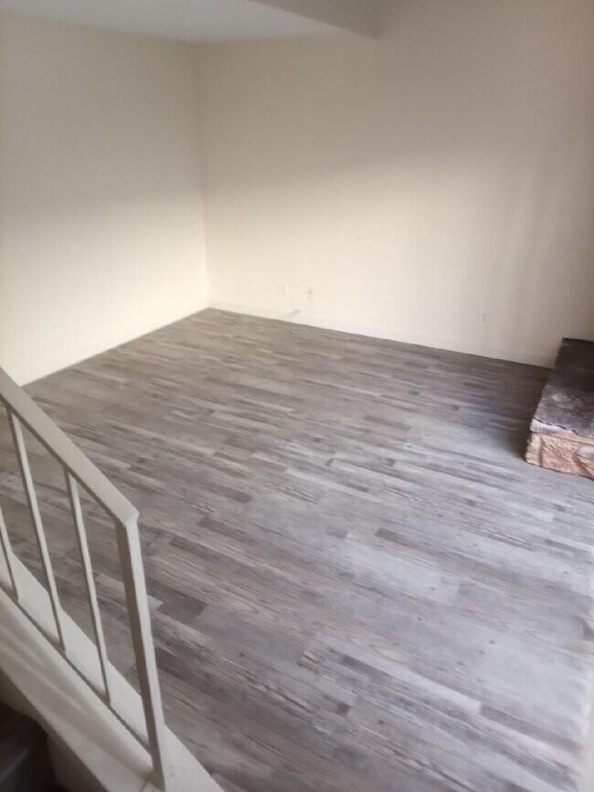 Building Photo - 2 bedroom or 1 bed with loft