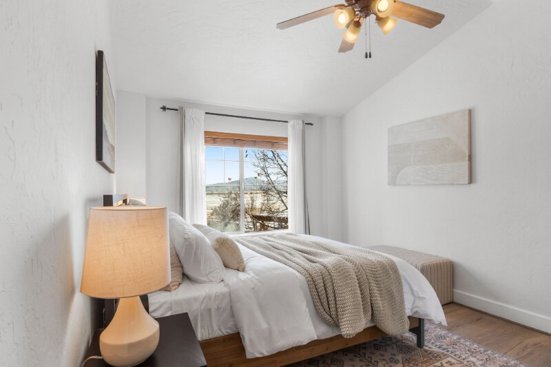 Building Photo - 6095 N Fox Pointe Cir