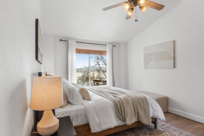 Building Photo - 6095 N Fox Pointe Cir