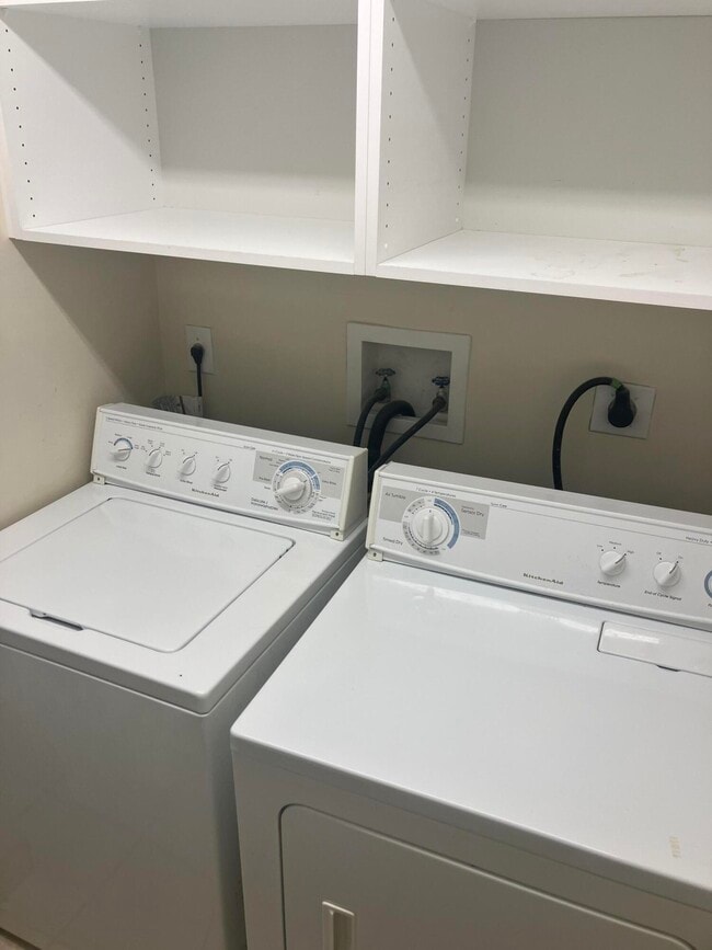 Building Photo - 3370 Hidden Bay Dr