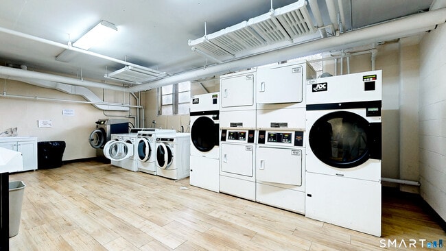 Building Photo - 25 Cartright St