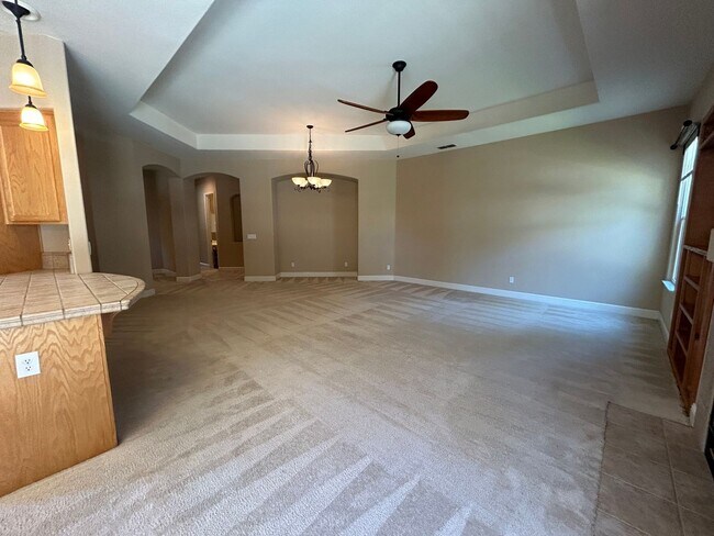 Building Photo - Nice Oakdale home on corner lot