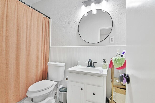 Building Photo - 2007 68th St