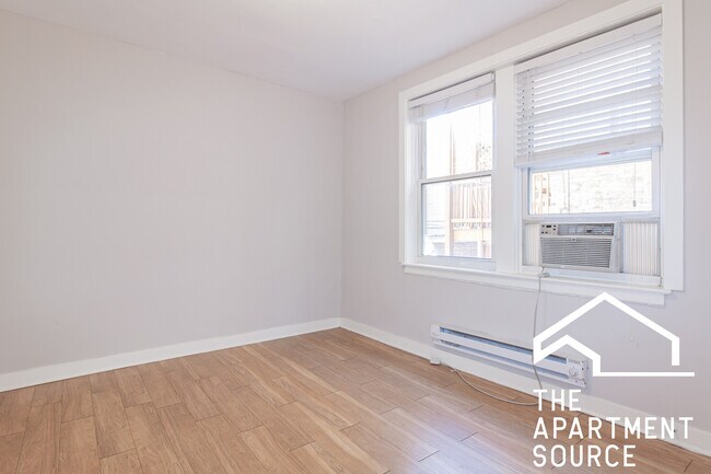 Building Photo - 511 W Belmont Ave