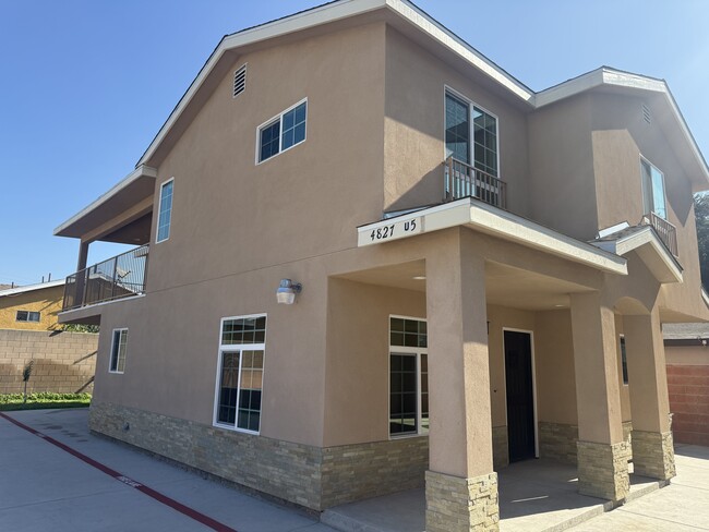 Building Photo - 4827 Santa Ana St