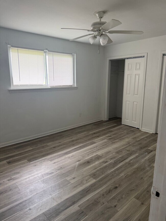 Building Photo - Affordable Town home