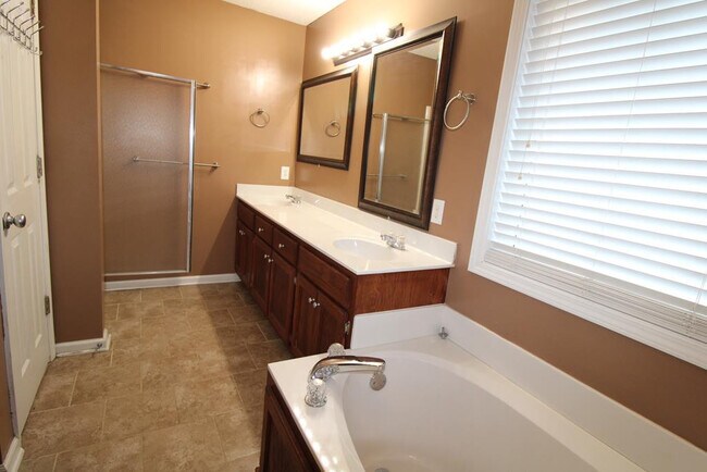 Building Photo - 280 Trillium Ln