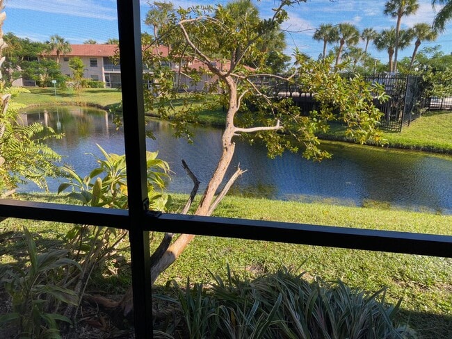 Building Photo - 9973 Three Lakes Cir