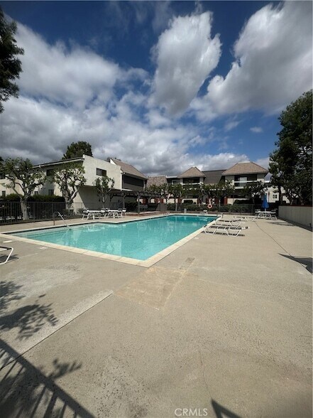 Building Photo - 10201 Mason Ave