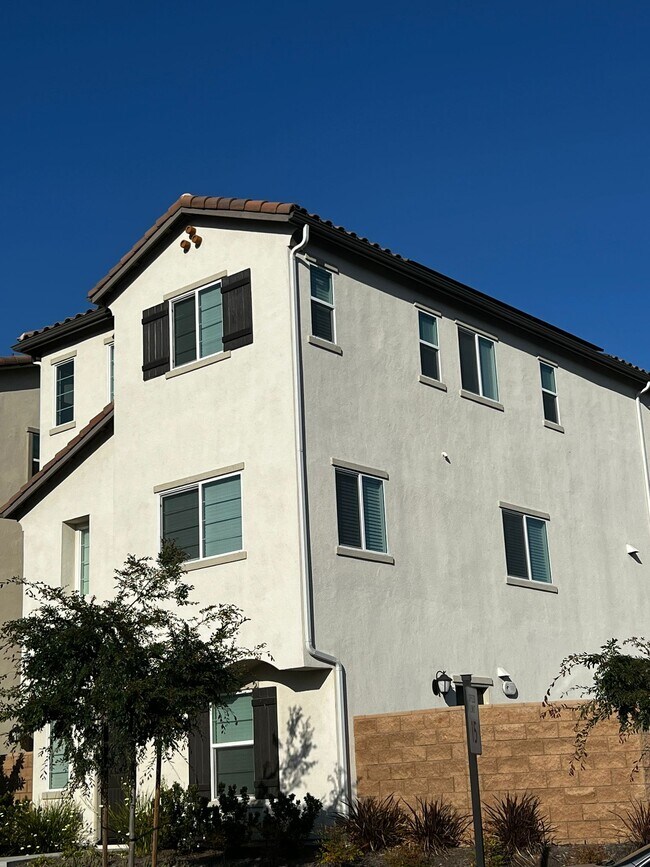 Building Photo - 27717 Stonehurst Ln