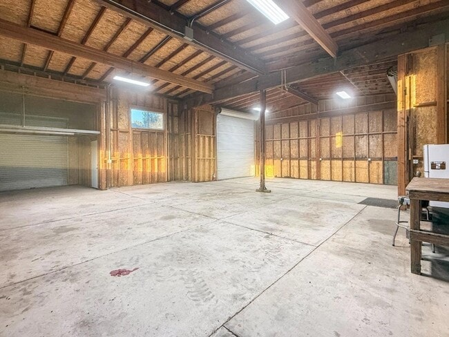 Building Photo - 2800 Roop Rd