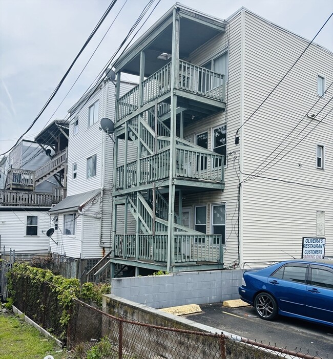 Building Photo - 289 Chelsea St