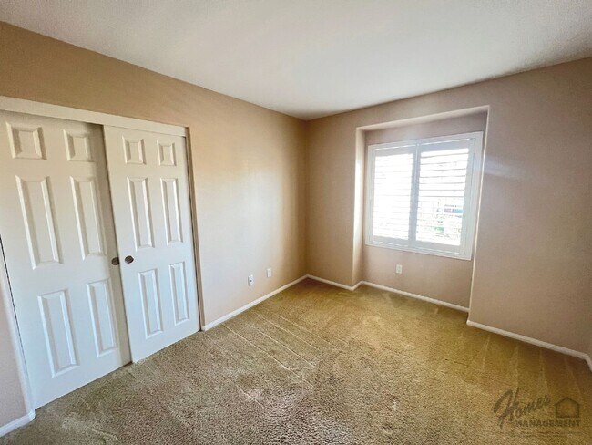 Building Photo - 1322 Isabella Way