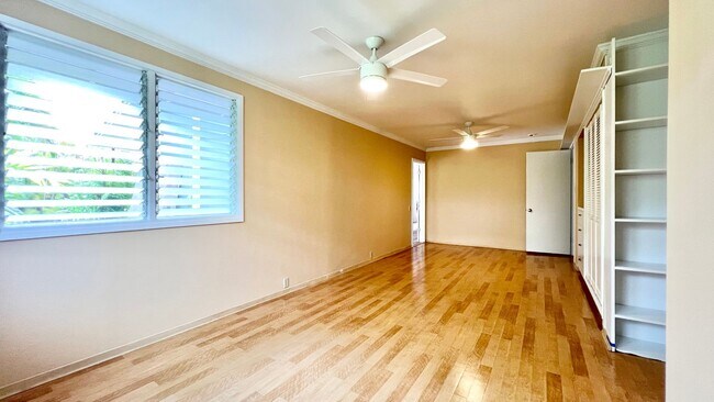 Building Photo - RARELY AVAILABLE 3 BEDROOM NEAR BEACH